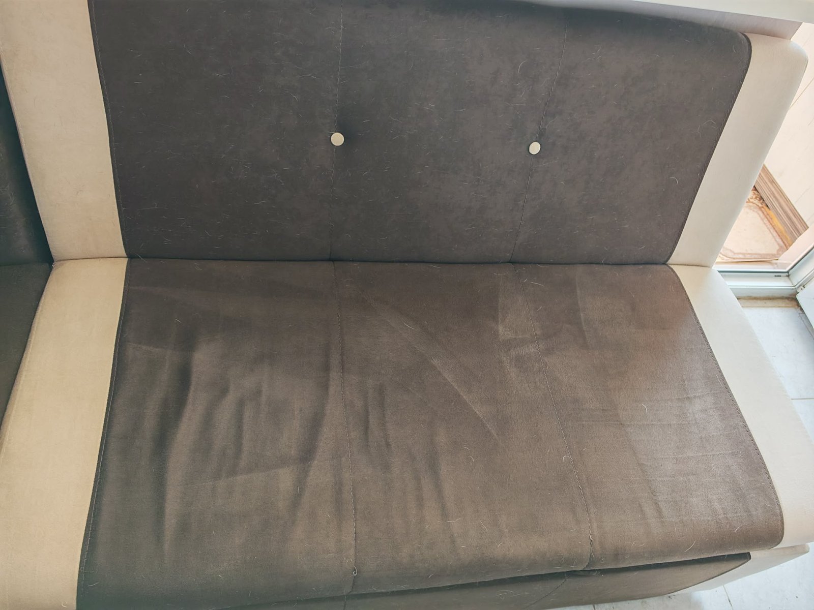 Dezelfde keukenbank na de reiniging